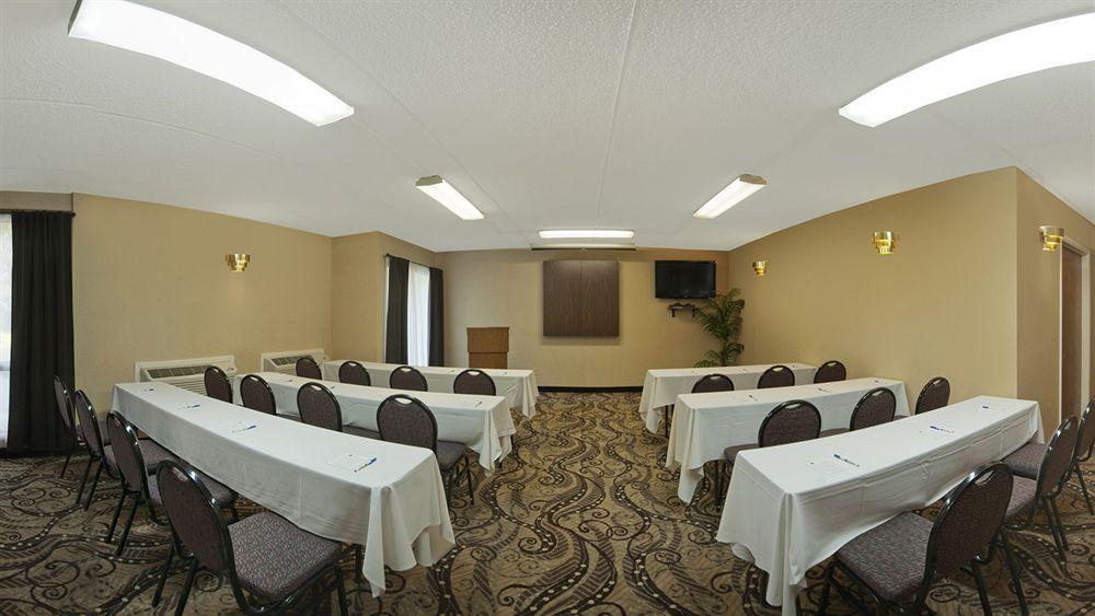 Western Hotel Clifton Park